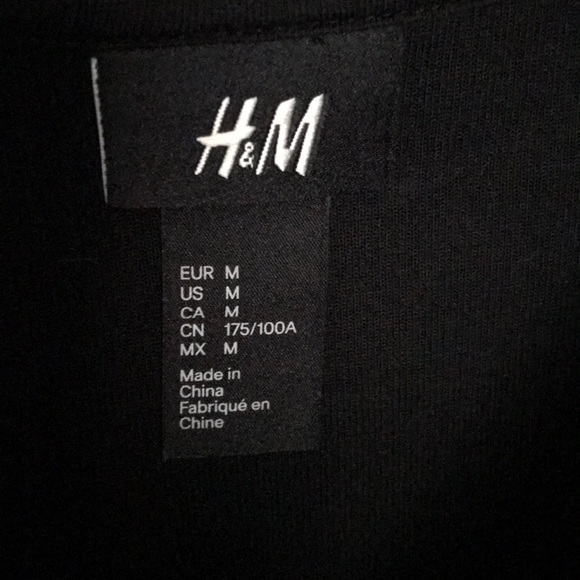 Black long sleeve pull over - Picture 2 of 2